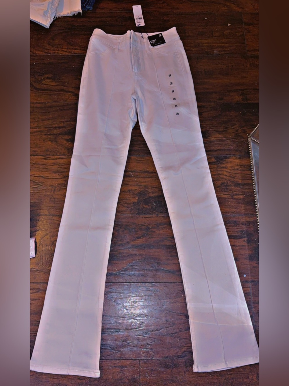 Women’s Slim Fit Skyscraper Mid-rise White Jeans